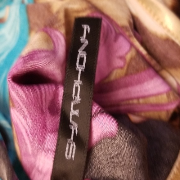 ANYTHING BUT BORING❣️Gorgeous Symphony maxi dress. - Picture 8 of 9